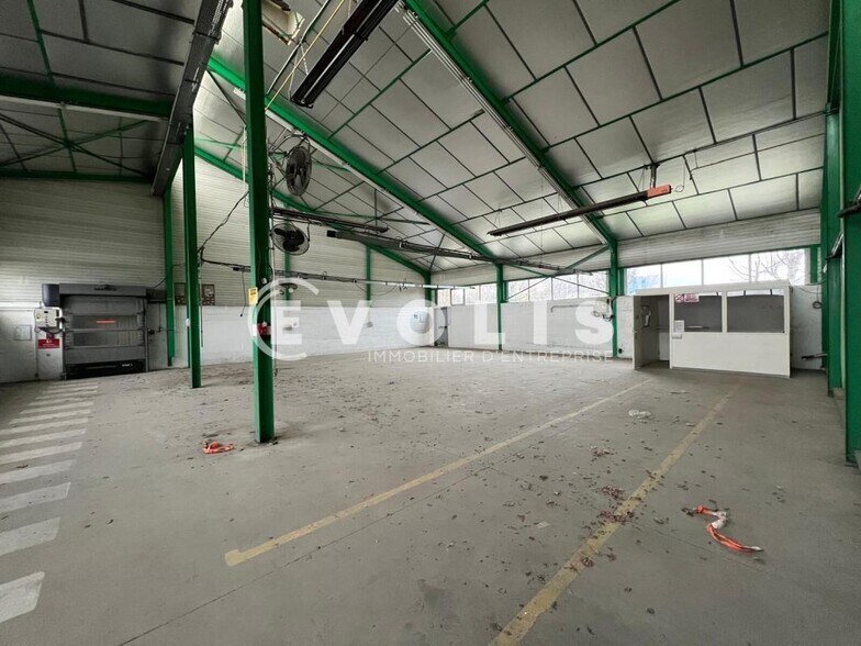 Light Industrial in Mornant to rent - Interior Photo - Image 1 of 7