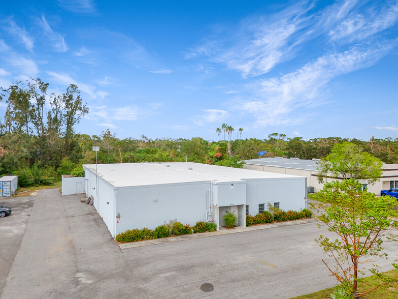 2215 Industrial Blvd, Sarasota, FL for rent - Building Photo - Image 1 of 26