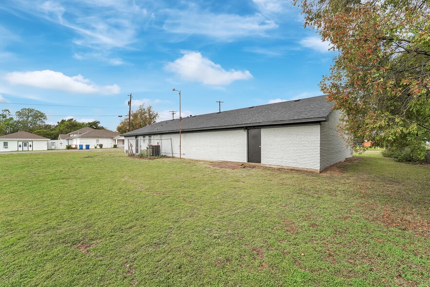 210 W Palestine St, Hutchins, TX for sale - Building Photo - Image 2 of 22