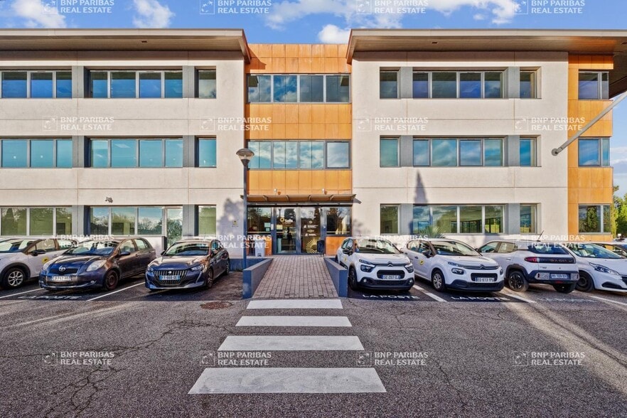 Office in Marseille to rent - Building Photo - Image 2 of 14