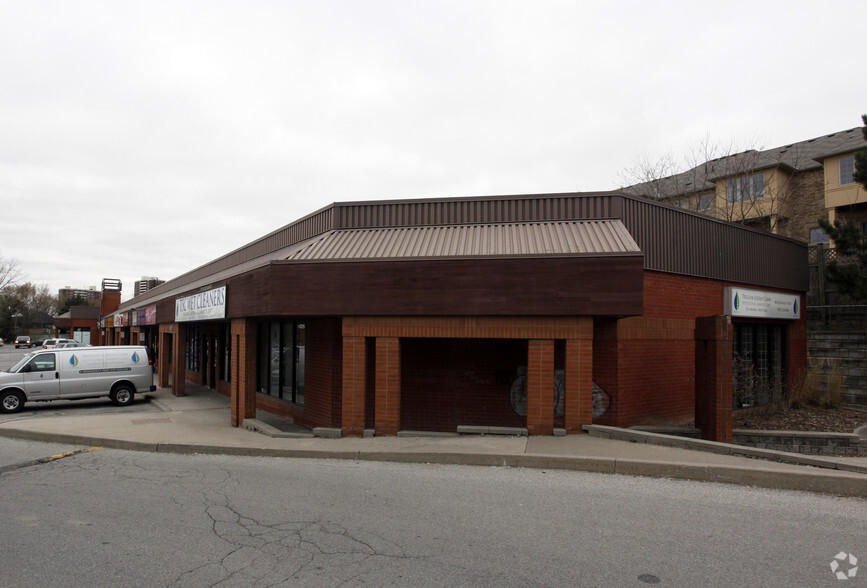 801 Dundas St E, Mississauga, ON for rent - Building Photo - Image 2 of 6