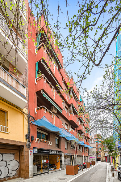 Carrer D'alpens, Barcelona, Barcelona for sale - Primary Photo - Image 1 of 1