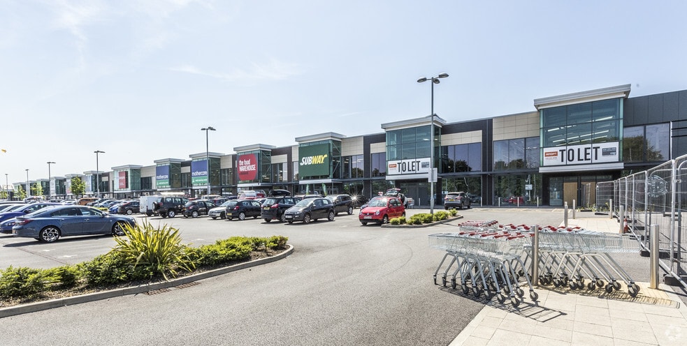 Junction 9 Retail Park, Warrington to rent - Building Photo - Image 1 of 4