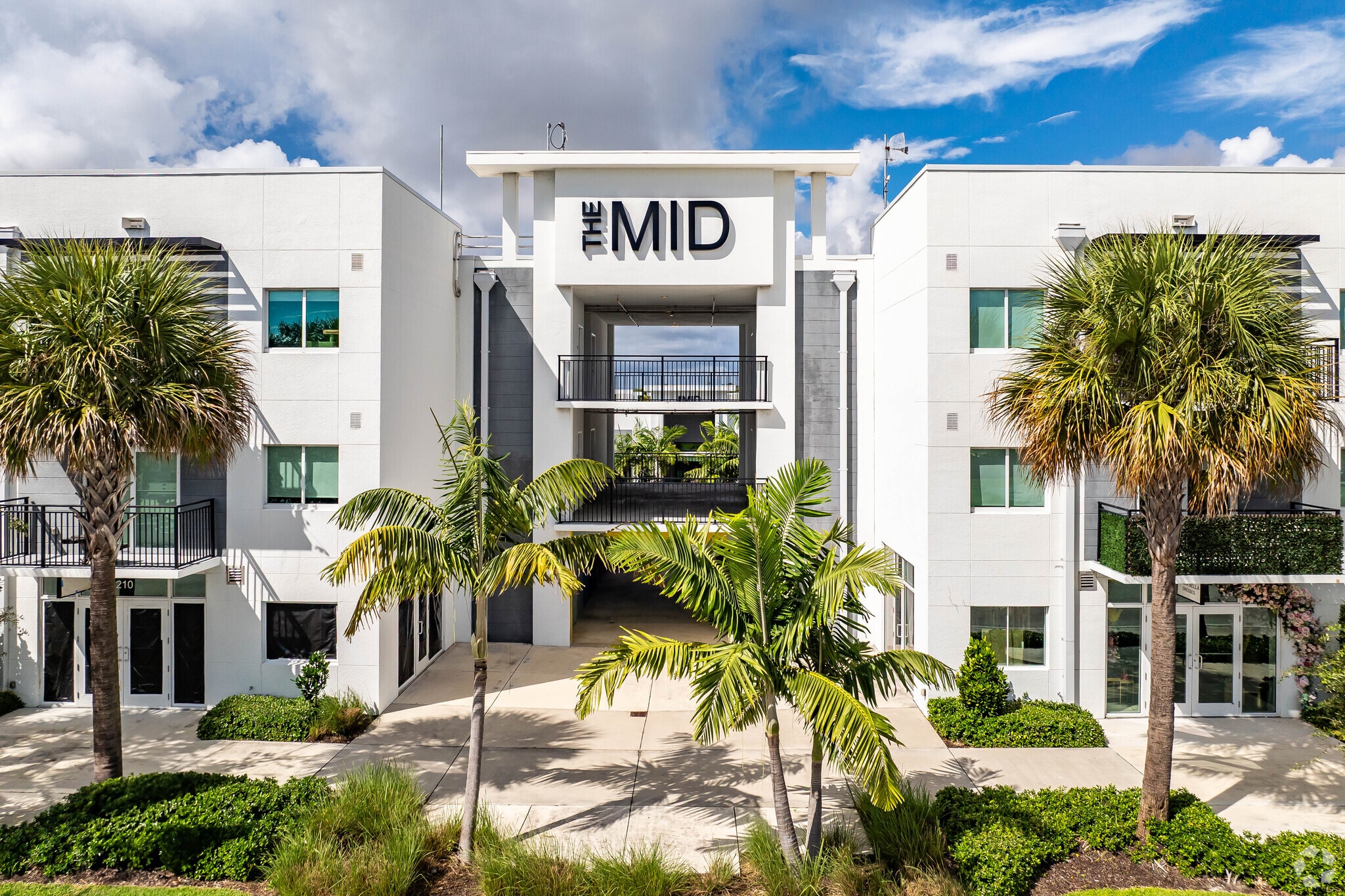 1601 N Dixie Hwy, Lake Worth, FL to rent Primary Photo- Image 1 of 26