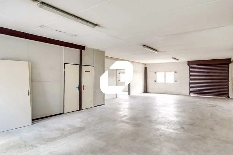 Light Industrial in Massy to rent - Interior Photo - Image 3 of 11