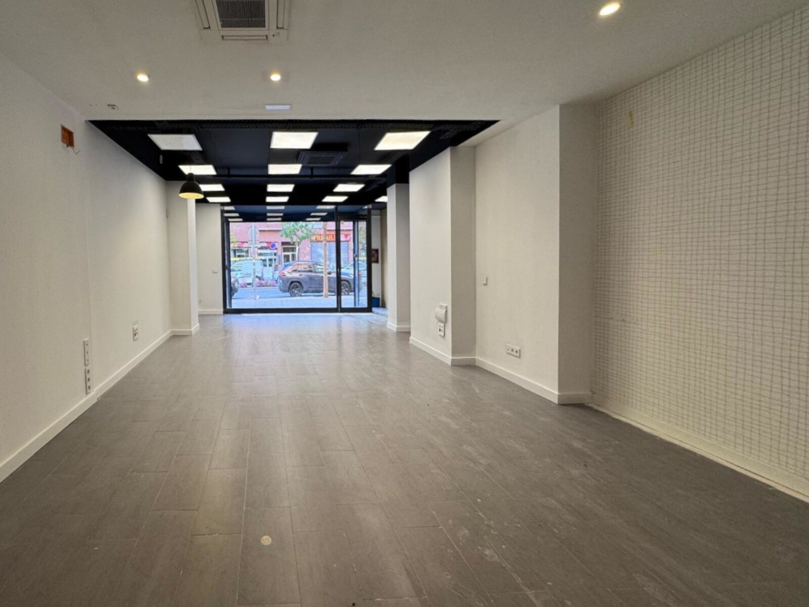 Retail in Martorell, Barcelona to rent Interior Photo- Image 1 of 7