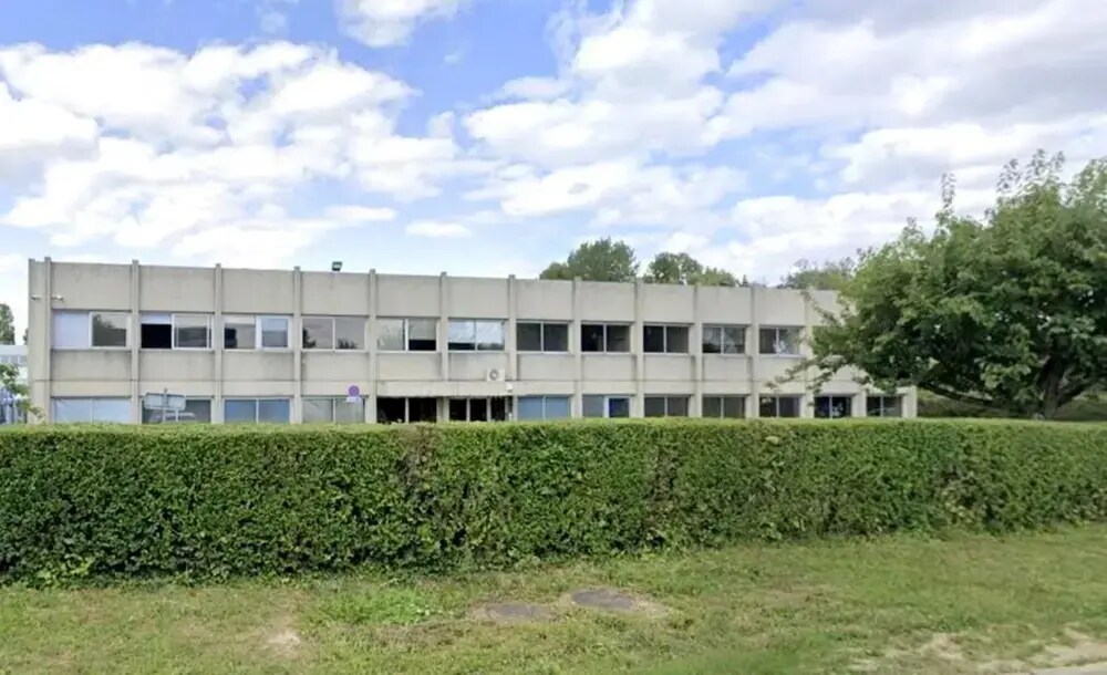 Light Industrial in Buc for sale Building Photo- Image 1 of 22