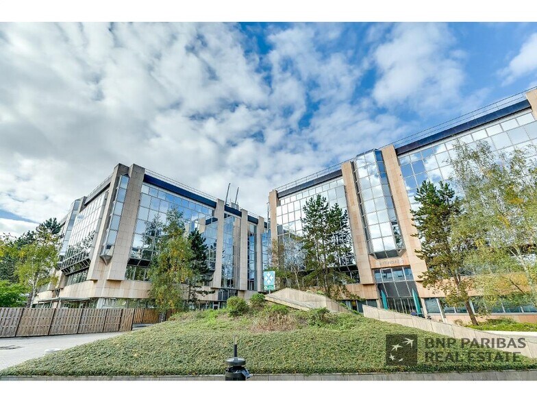 Office in Vélizy-Villacoublay to rent - Building Photo - Image 1 of 10