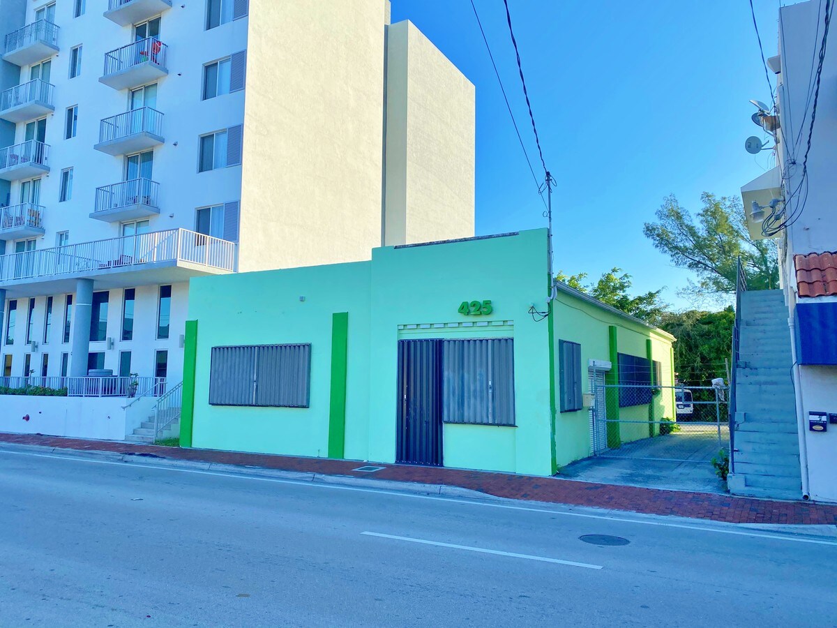 425 SW 17th Ave, Miami 33135 UK