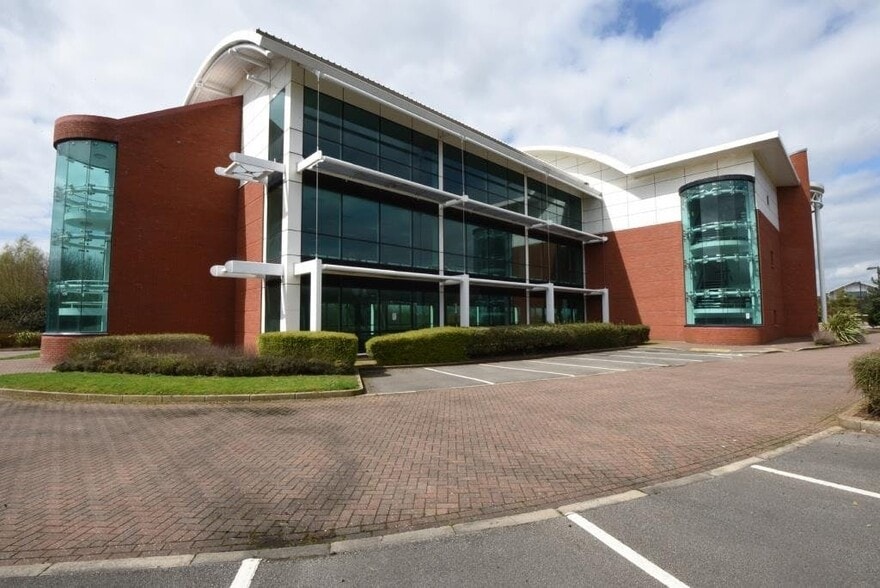 1200 Daresbury Park, Warrington to rent - Building Photo - Image 3 of 11
