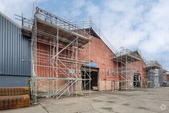 Bean Rd, Bilston for rent Building Photo- Image 1 of 2