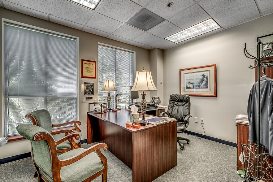 2050 Corporate Centre Dr, Myrtle Beach, SC for rent - Interior Photo - Image 2 of 3