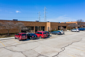 5309-5375 N 118th Ct, Milwaukee, WI for sale Primary Photo- Image 1 of 9