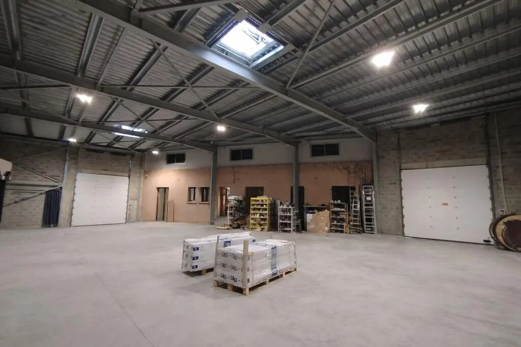 Vente Local d'activités 889 m² - Photo 1