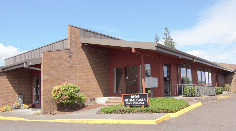 1900 N 99 Hwy, Mcminnville, OR for rent - Building Photo - Image 1 of 30