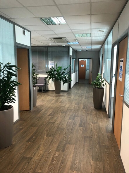 De L, Champagne-au-Mont-d'Or to rent - Interior Photo - Image 2 of 7