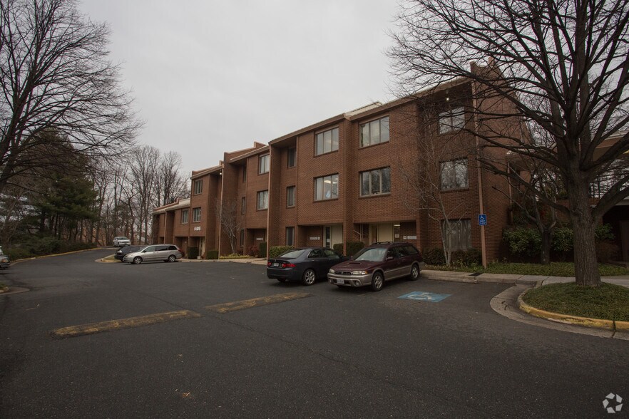 6408 Seven Corners Pl, Falls Church 22044 UK