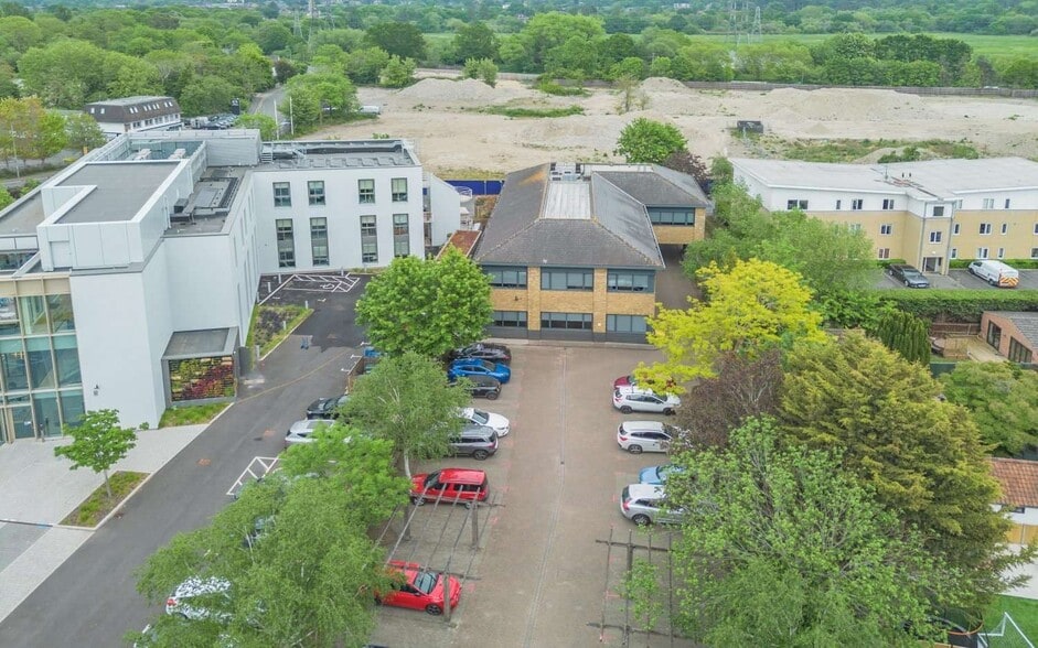 2 Hamm Moor Ln, Addlestone for sale - Building Photo - Image 2 of 8
