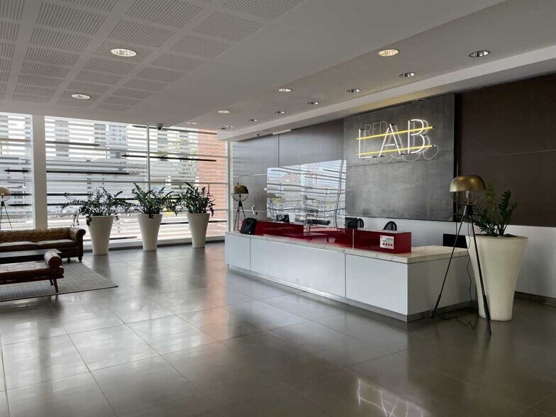 Office in Ivry-sur-Seine to rent - Building Photo - Image 3 of 13