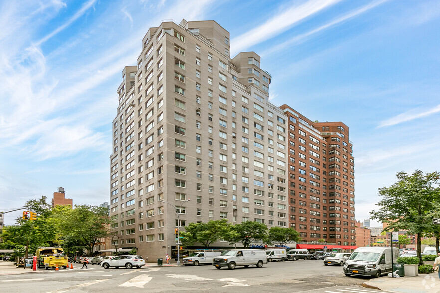 200 E 78th St, New York, NY for sale - Primary Photo - Image 2 of 10