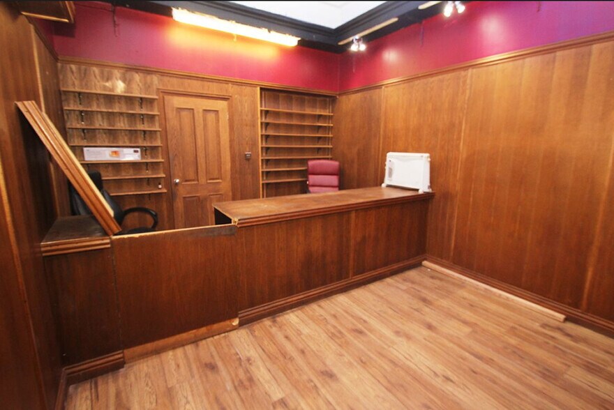 8-16 Broomknoll St, Airdrie for sale - Building Photo - Image 3 of 9