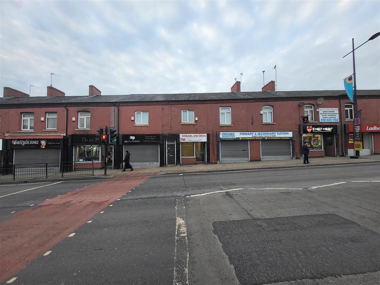 322-326 Ashton Rd, Oldham for sale Building Photo- Image 1 of 1