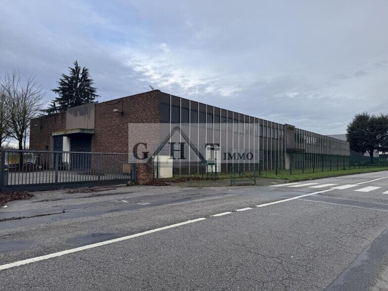 Industrial in Plaisir for sale - Building Photo - Image 1 of 15