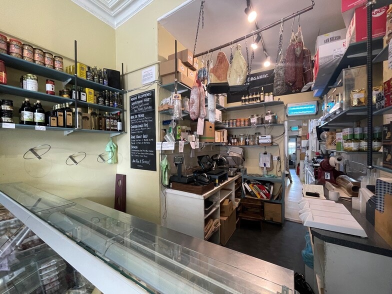 66 Raeburn Pl, Edinburgh to rent - Building Photo - Image 2 of 4