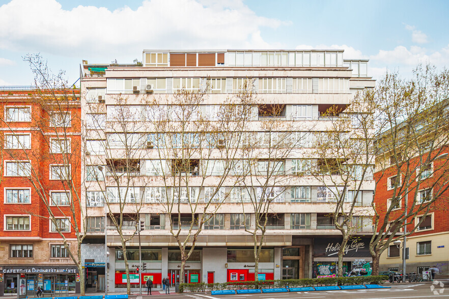 Calle De La Princesa, 31, Madrid, Madrid for rent - Building Photo - Image 2 of 4