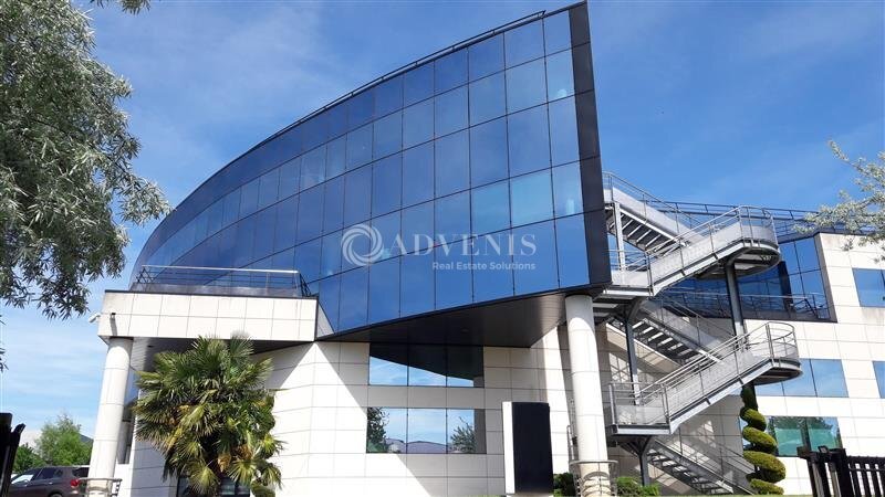 Office in Bry-sur-Marne to rent Building Photo- Image 1 of 7
