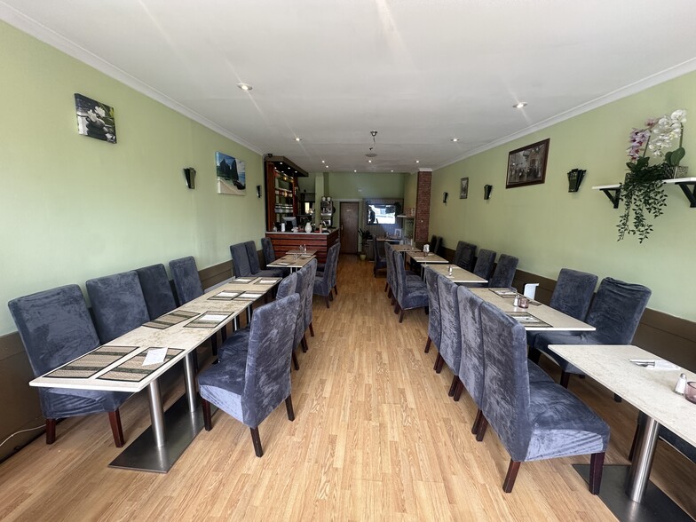 107-107A Friern Barnet Rd, London to rent - Interior Photo - Image 2 of 6