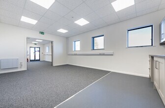 Heron Road, Exeter to rent Interior Photo- Image 2 of 53