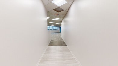 8609 Westwood Center Dr, Vienna, VA to rent Interior Photo- Image 2 of 32