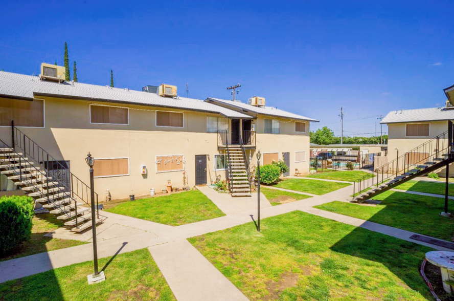 Vista Del Loma Apartments portfolio of 3 properties for sale on LoopNet.co.uk - Building Photo - Image 1 of 7