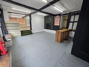 61-63 High St, Steyning to rent Interior Photo- Image 2 of 5