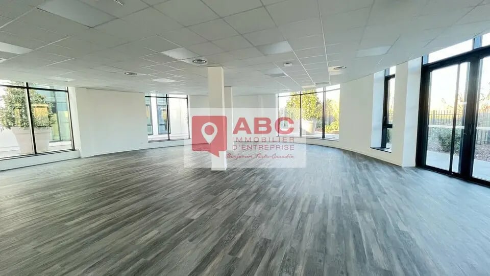 Location Bureaux 280 m² - Photo 1
