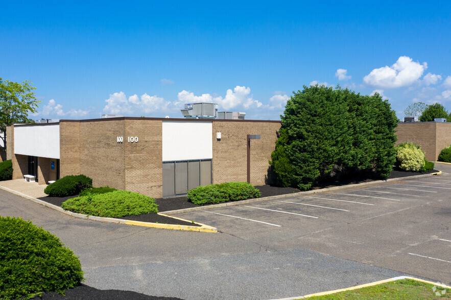 7905 Browning Rd, Pennsauken, NJ for rent - Building Photo - Image 1 of 8