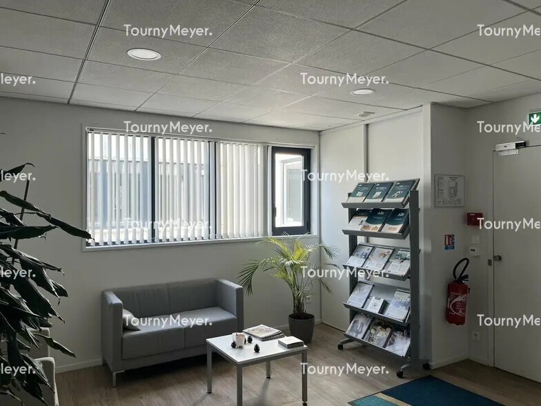Office in Mérignac for sale - Interior Photo - Image 2 of 7