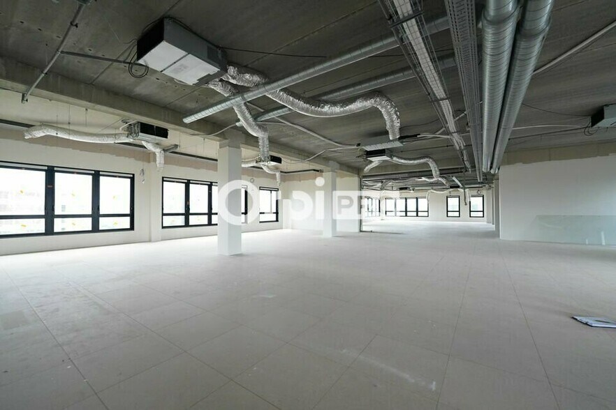 Office in Genas to rent - Interior Photo - Image 2 of 9