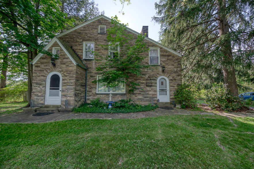 8869 Perry Hwy, Pittsburgh, PA for sale - Primary Photo - Image 1 of 1