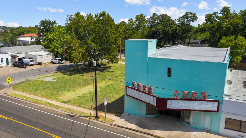 719 Walnut St, Columbus, TX for sale - Building Photo - Image 1 of 14