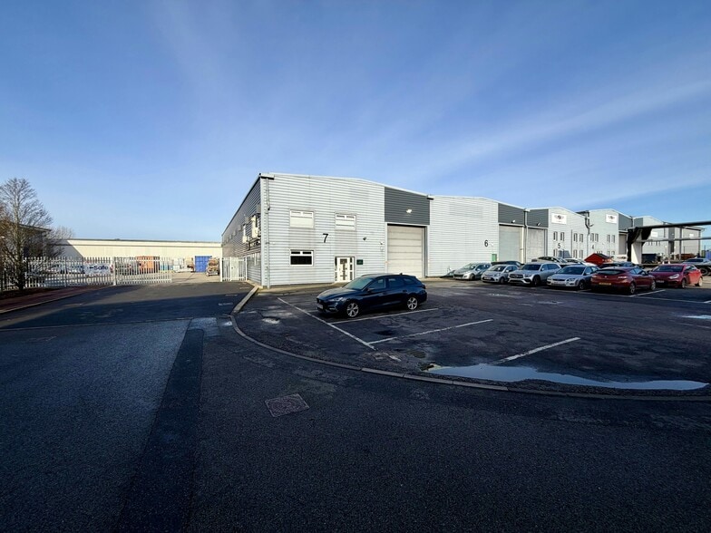 Hikers Way, Long Crendon to rent - Building Photo - Image 2 of 9