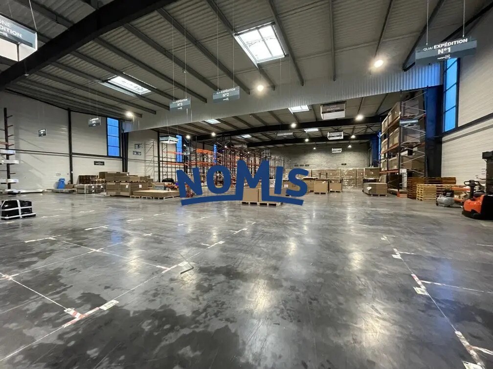 Location Entrepôt 2 687 m² - Photo 1