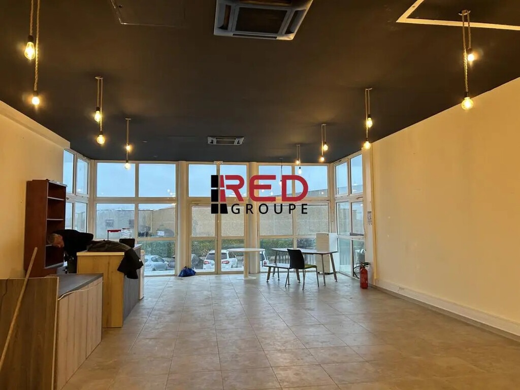 Location Commerce 100 m² - Photo 1