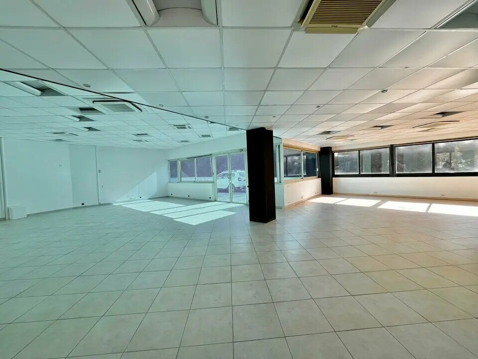 Location Bureaux 200 m² - Photo 1