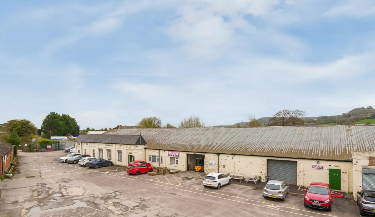 Wotton-Under-Edge, Kingswood for sale Primary Photo- Image 1 of 8