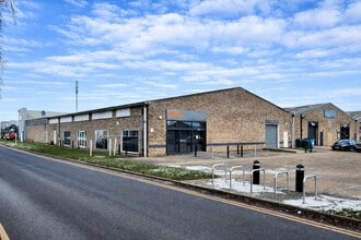 Peartree Rd, Stanway to rent Building Photo- Image 1 of 4