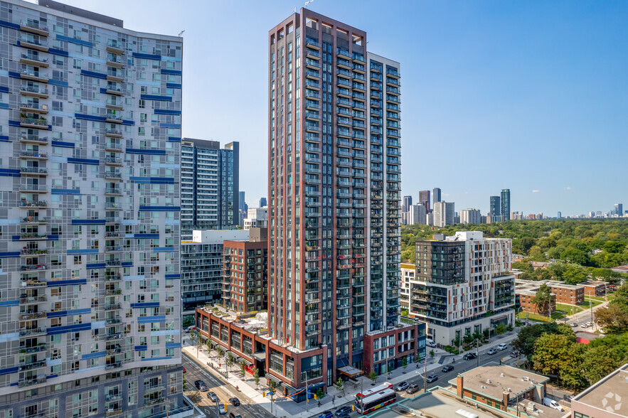 674 Dundas St E, Toronto, ON for rent - Primary Photo - Image 1 of 4