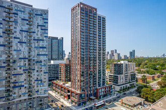 674 Dundas St E, Toronto, ON for rent Primary Photo- Image 1 of 5