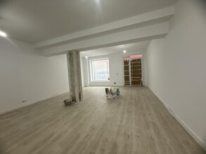 Retail in Madrid, Madrid to rent Interior Photo- Image 1 of 9